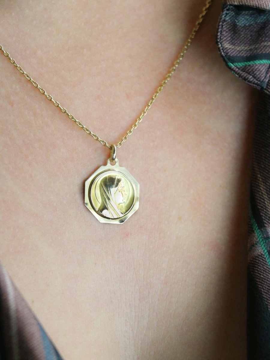 PAUL BRANDT Médaille Art Deco or jaune vierge de profil - Castafiore