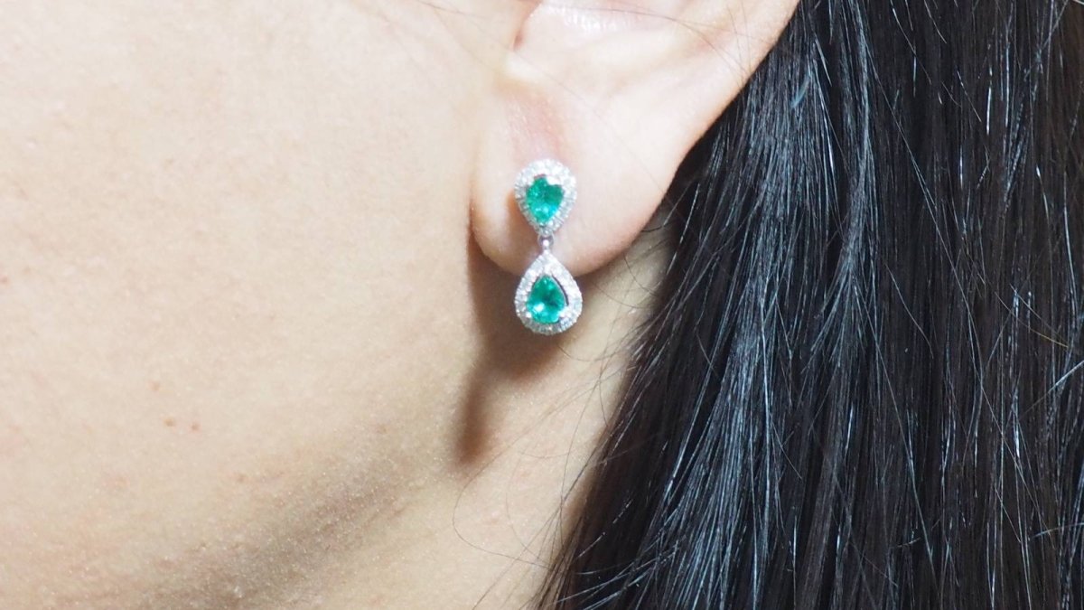 Pendants d'Oreille En Or Blanc, Emeraudes Et Diamants - Castafiore