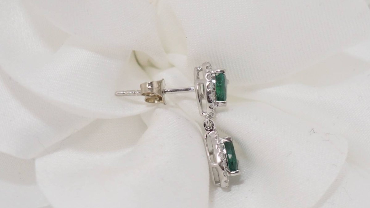 Pendants d'Oreille En Or Blanc, Emeraudes Et Diamants - Castafiore