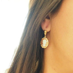 Pendants d'oreilles en or jaune et camée - Castafiore