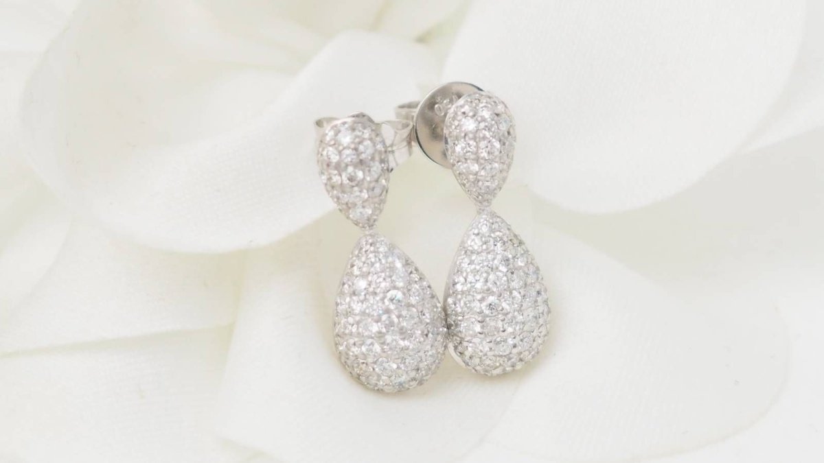Pendants d'oreilles Pendantes en or blanc et diamants - Castafiore
