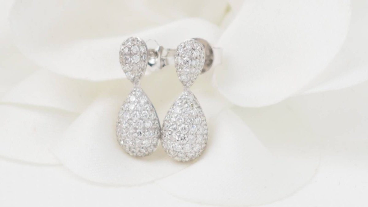 Pendants d'oreilles Pendantes en or blanc et diamants - Castafiore