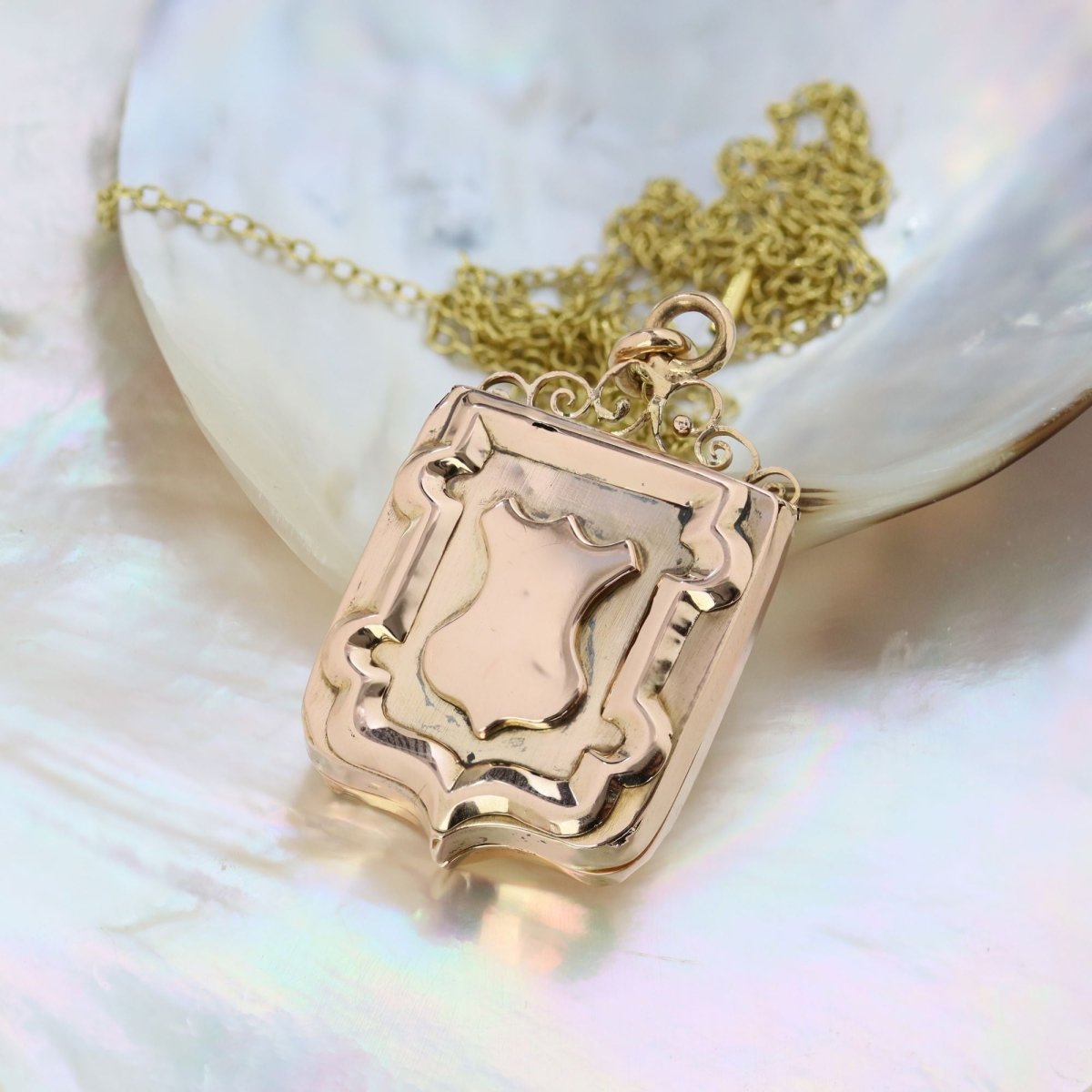Pendentif ancien écusson en or rose - Castafiore