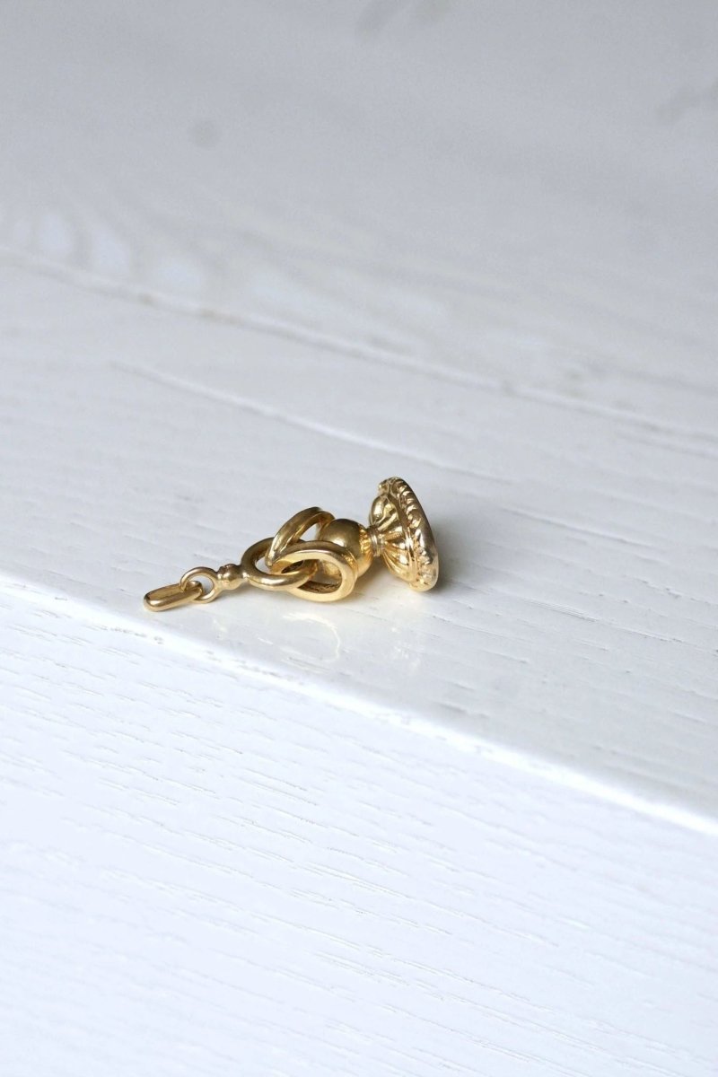 Pendentif ancien sceau cachet victorien en or jaune - Castafiore