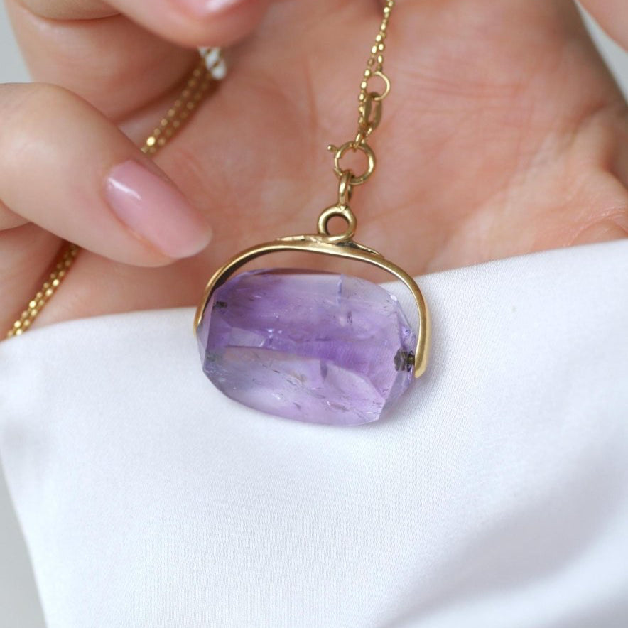 Pendentif ANCIEN Sceau pivotant en or jaune et améthyste - Castafiore