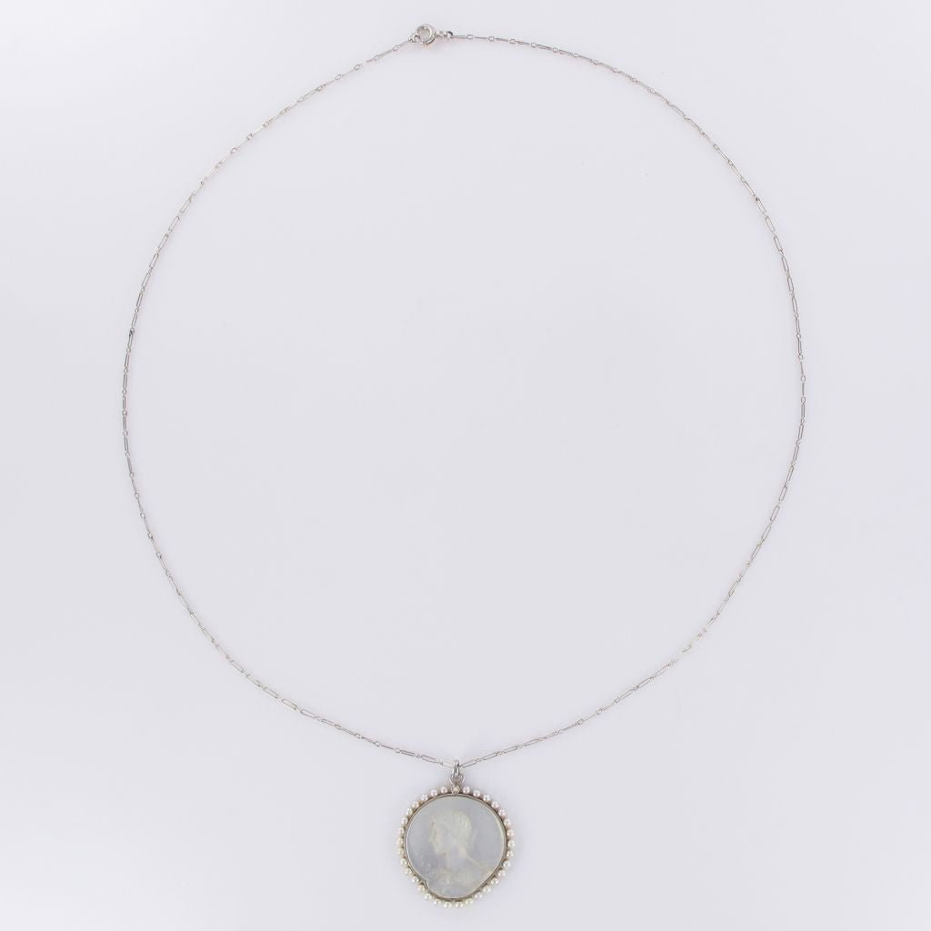 Pendentif ANONYME Médaille maille figaro en platine nacre et perles fines - Castafiore