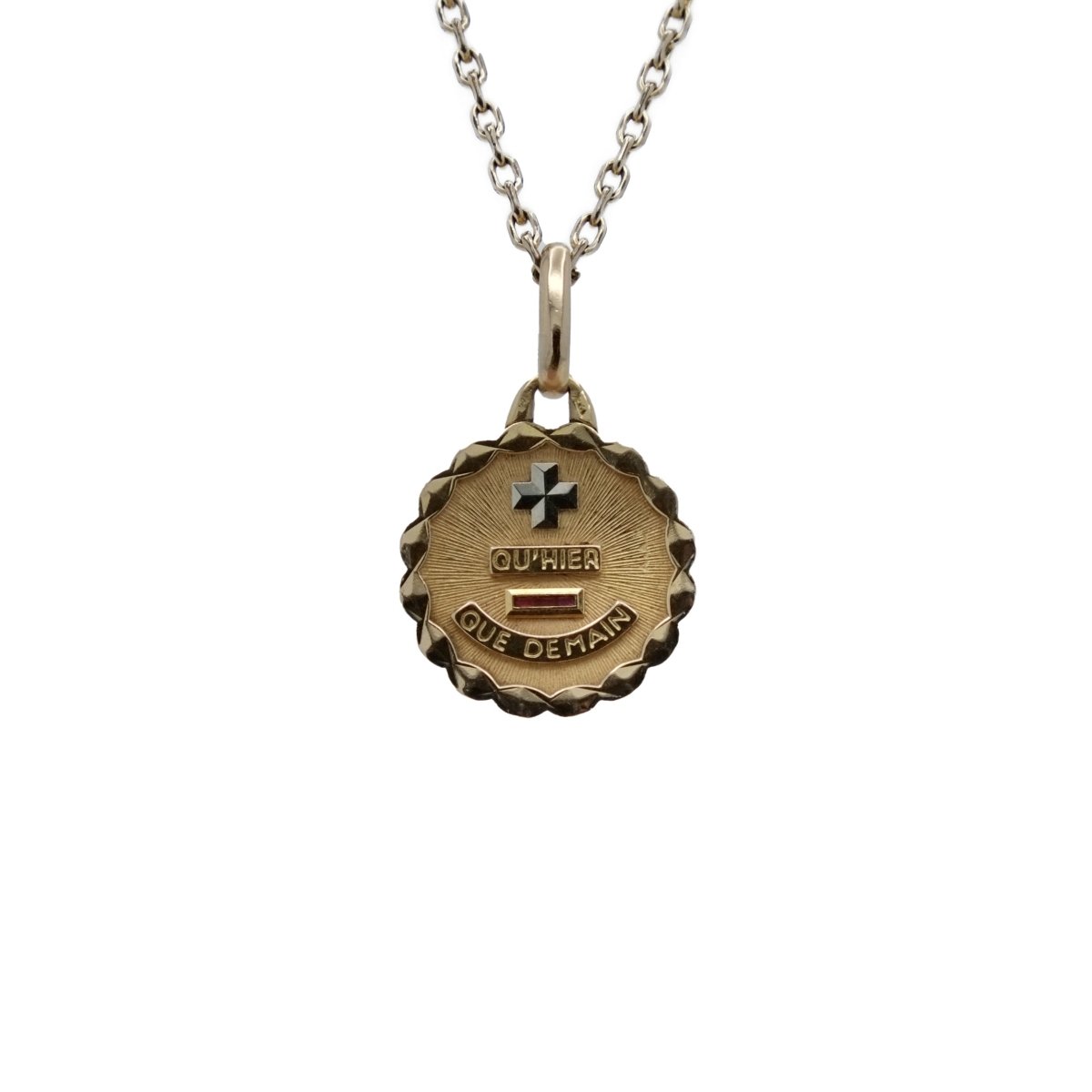 Pendentif AUGIS Médaille d'amour en or et rubis - Castafiore