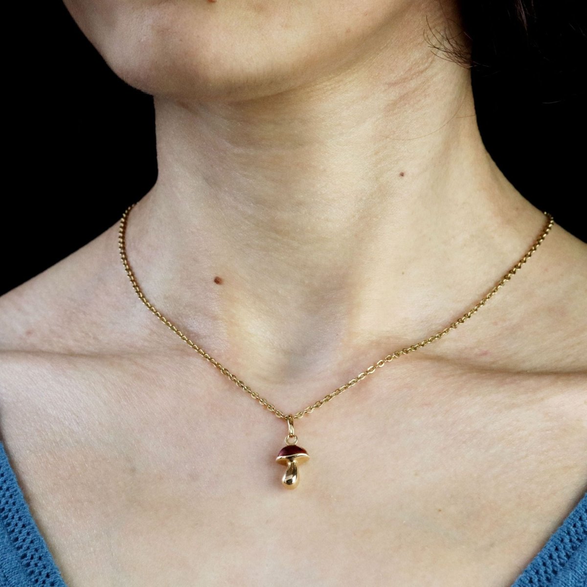 Pendentif breloque champignon en or jaune et émail - Castafiore