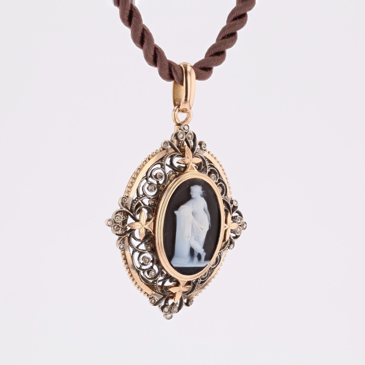 Pendentif broche camée en or rose et argent avec diamants - Castafiore