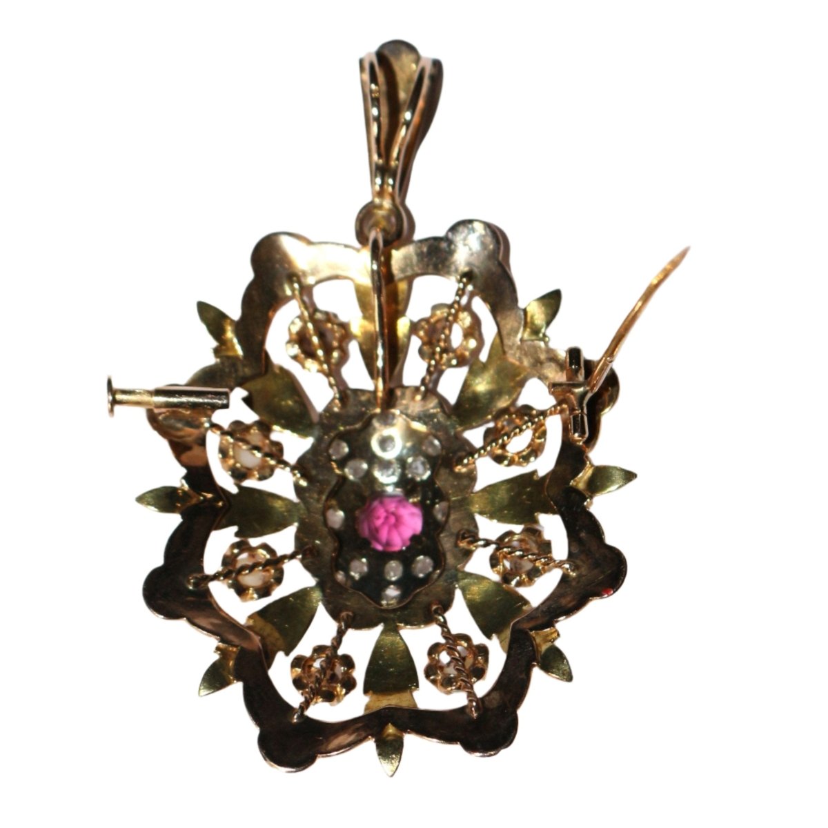 Pendentif - Broche Napoléon III,trois ors, grenat et diamant - Castafiore