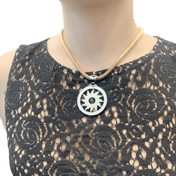 Pendentif BULGARI "Tondo Sun" en or jaune et acier - Castafiore