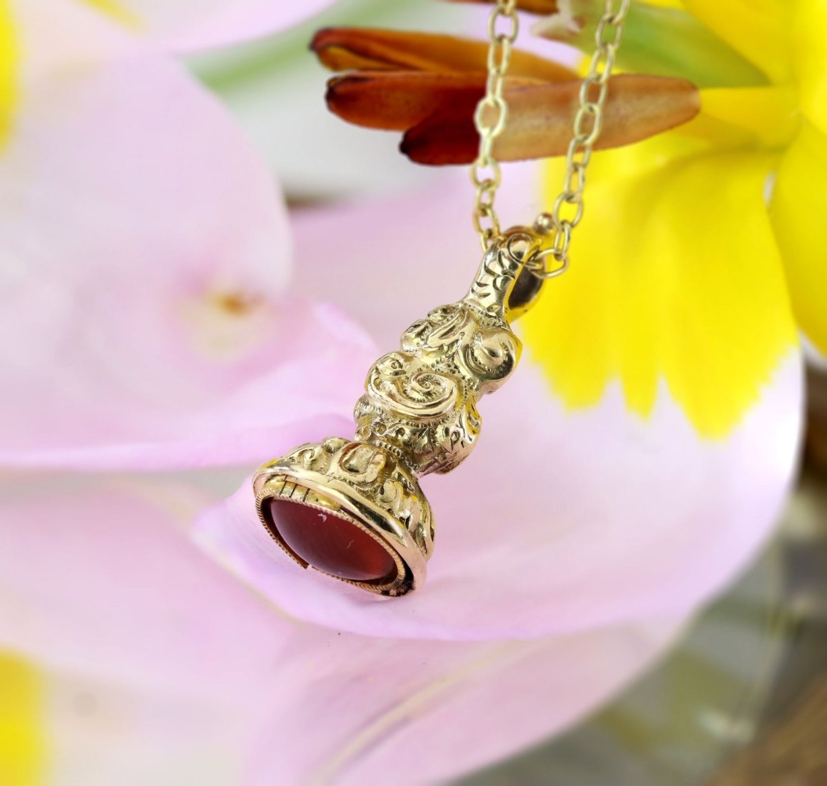 Pendentif cachet en or jaune et verre - Castafiore