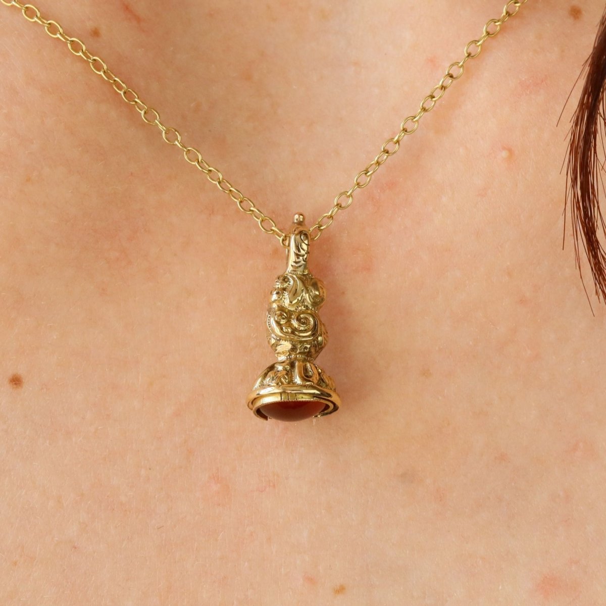 Pendentif cachet en or jaune et verre - Castafiore