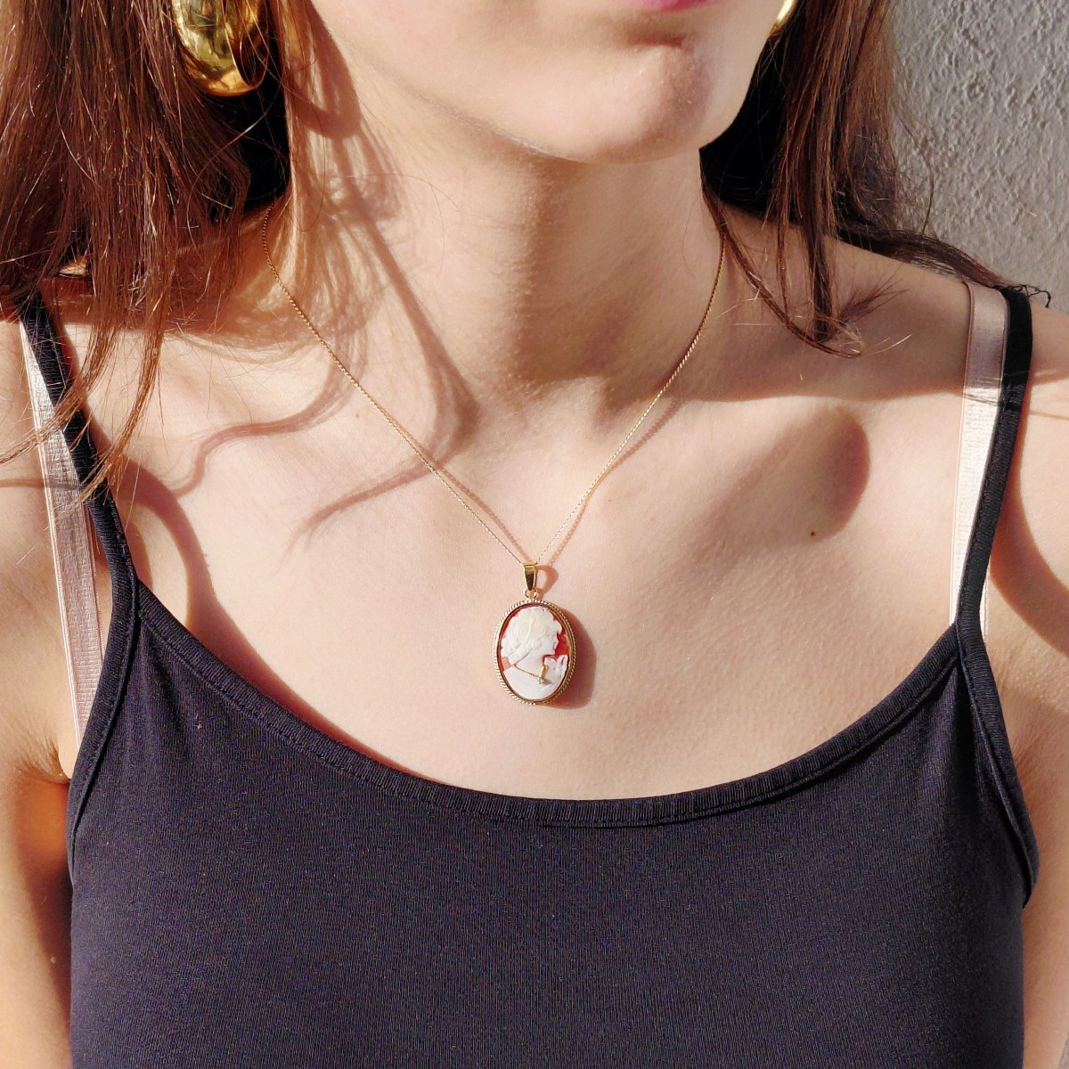 Pendentif Camée en or jaune, coquillage, et diamant - Castafiore