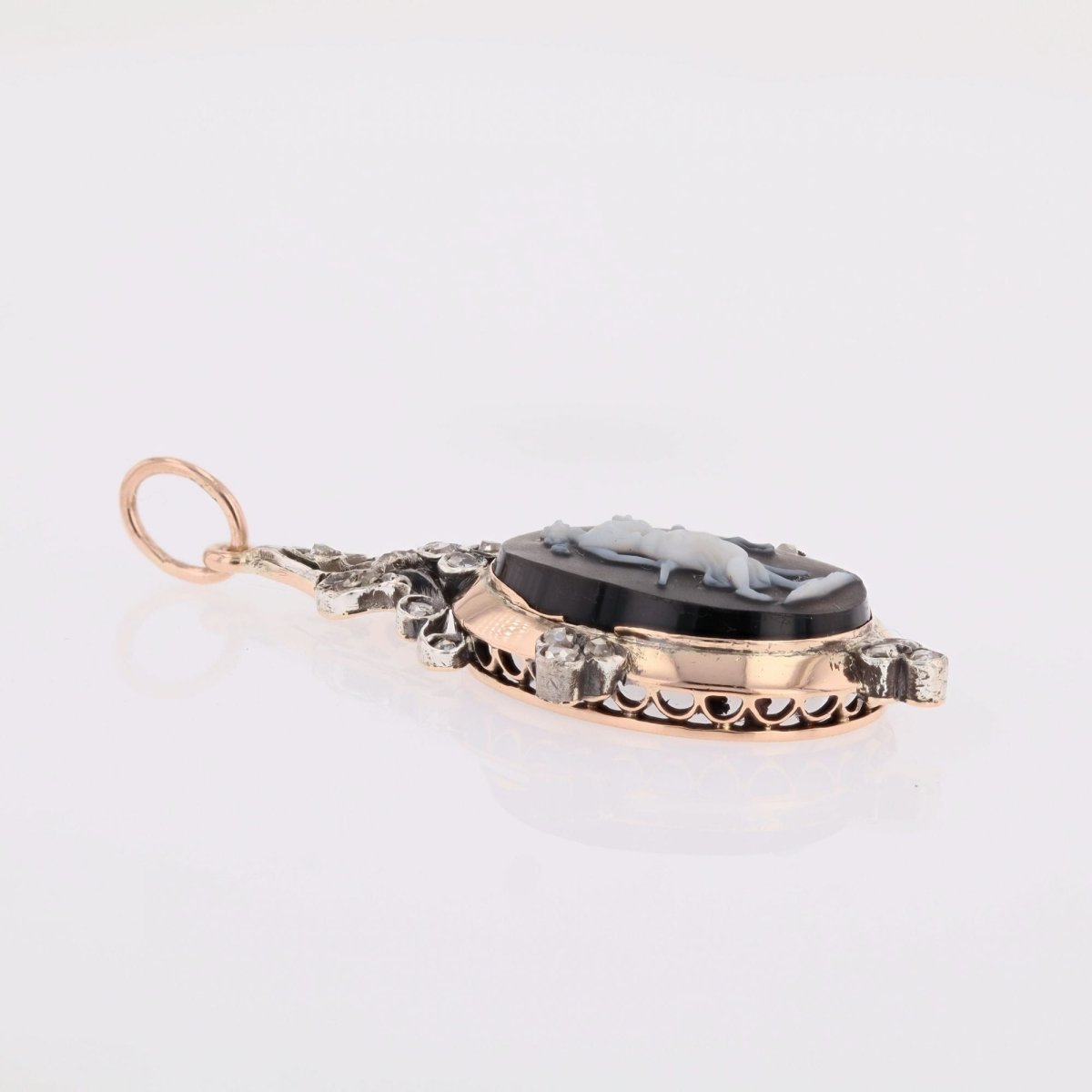 Pendentif camée en or rose et diamants - Castafiore