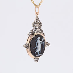 Pendentif camée en or rose et diamants - Castafiore