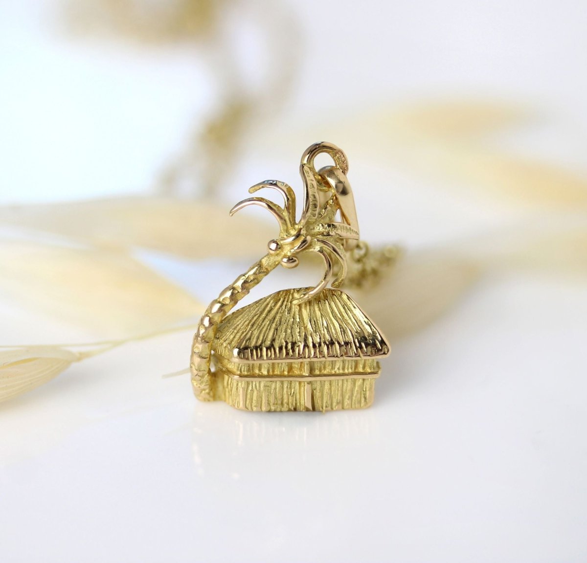 Pendentif case et cocotier or jaune - Castafiore