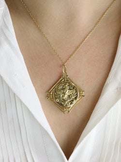 Pendentif Chimère Art Nouveau or jaune nacre - Castafiore