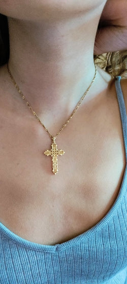Pendentif croix ajourée en or jaune - Castafiore