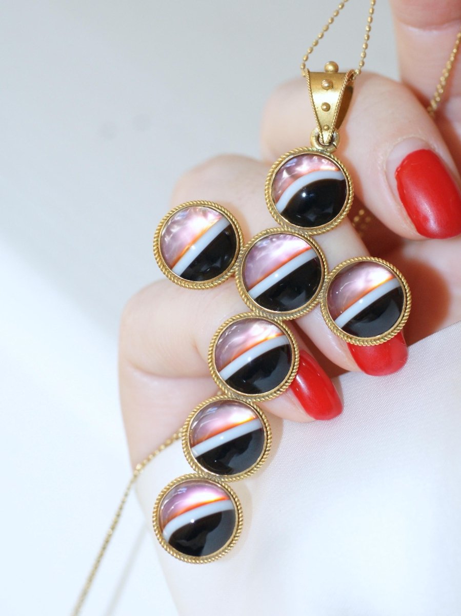 Pendentif Croix Cabochon d'Agate sur Or jaune - Castafiore