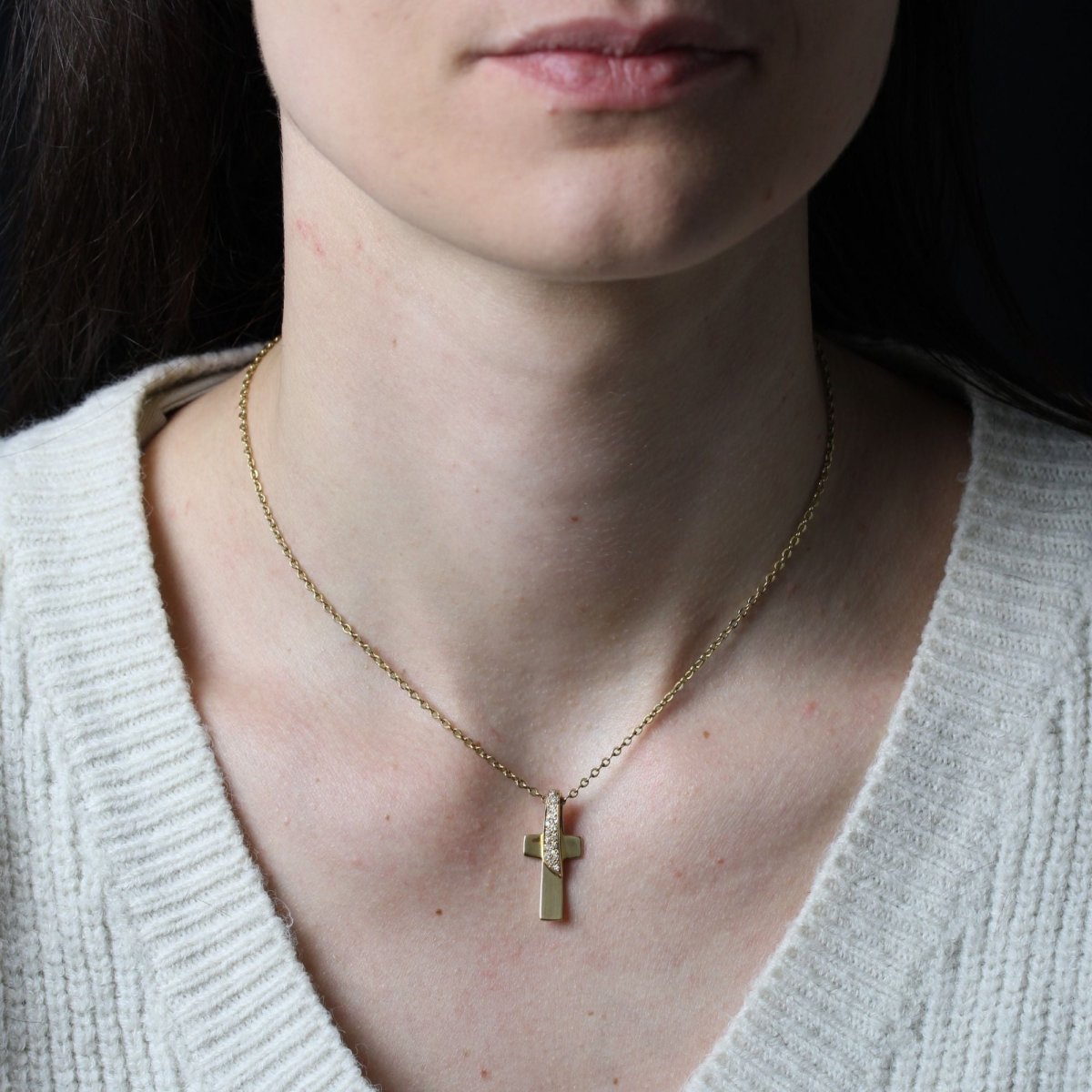 Pendentif CROIX Concave en or jaune et diamants - Castafiore