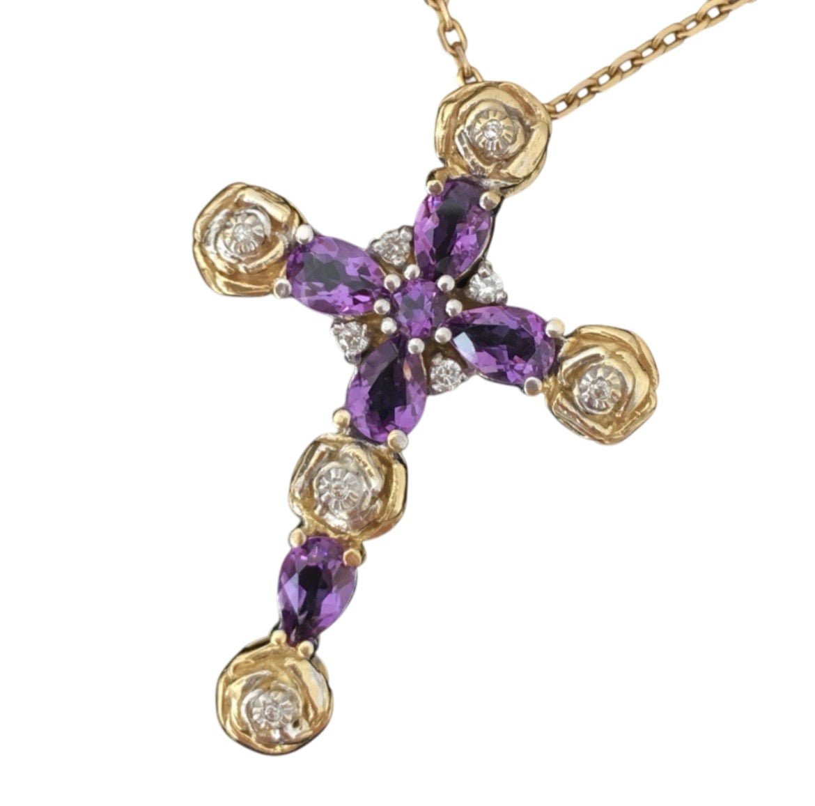 Pendentif Croix en or jaune, or blanc, améthystes, et diamants - Castafiore
