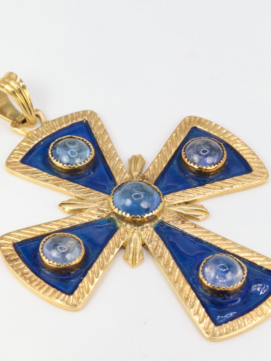 Pendentif croix pectorale or jaune émail cabochons de saphirs - Castafiore