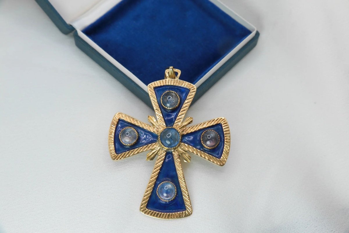 Pendentif croix pectorale or jaune émail cabochons de saphirs - Castafiore