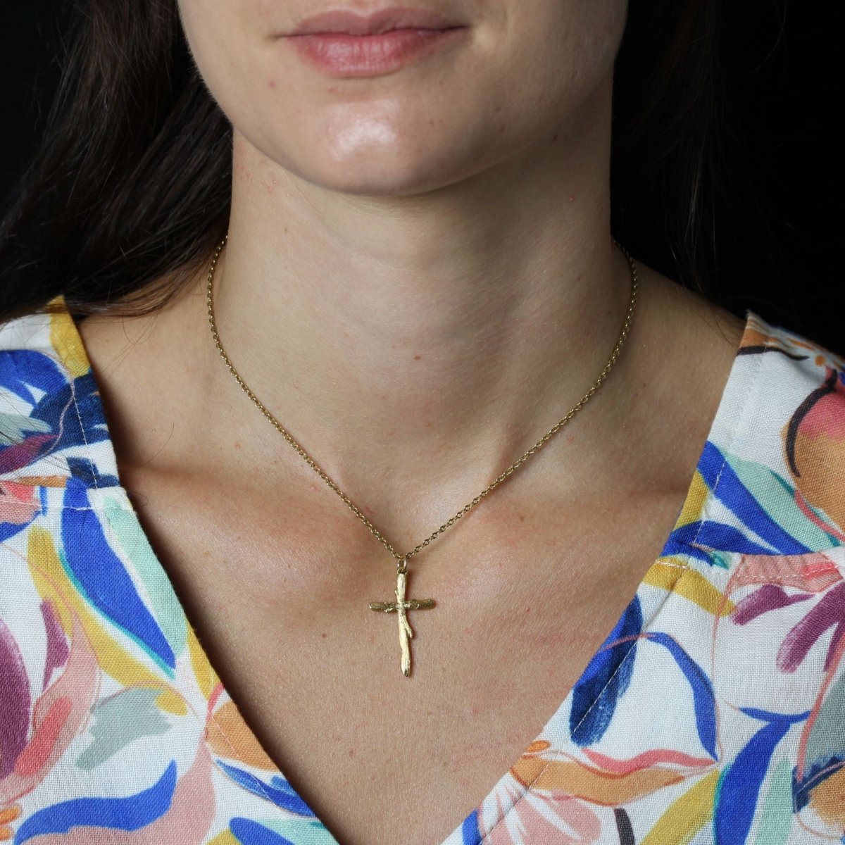 Pendentif CROIX Texturé en or jaune - Castafiore