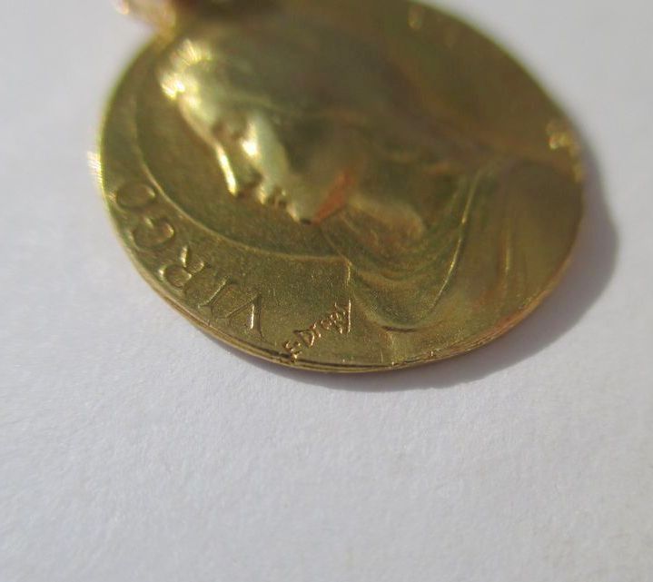 Pendentif DROPSY Vierge Marie en or - Castafiore