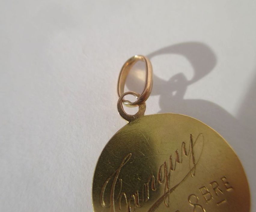 Pendentif DROPSY Vierge Marie en or - Castafiore