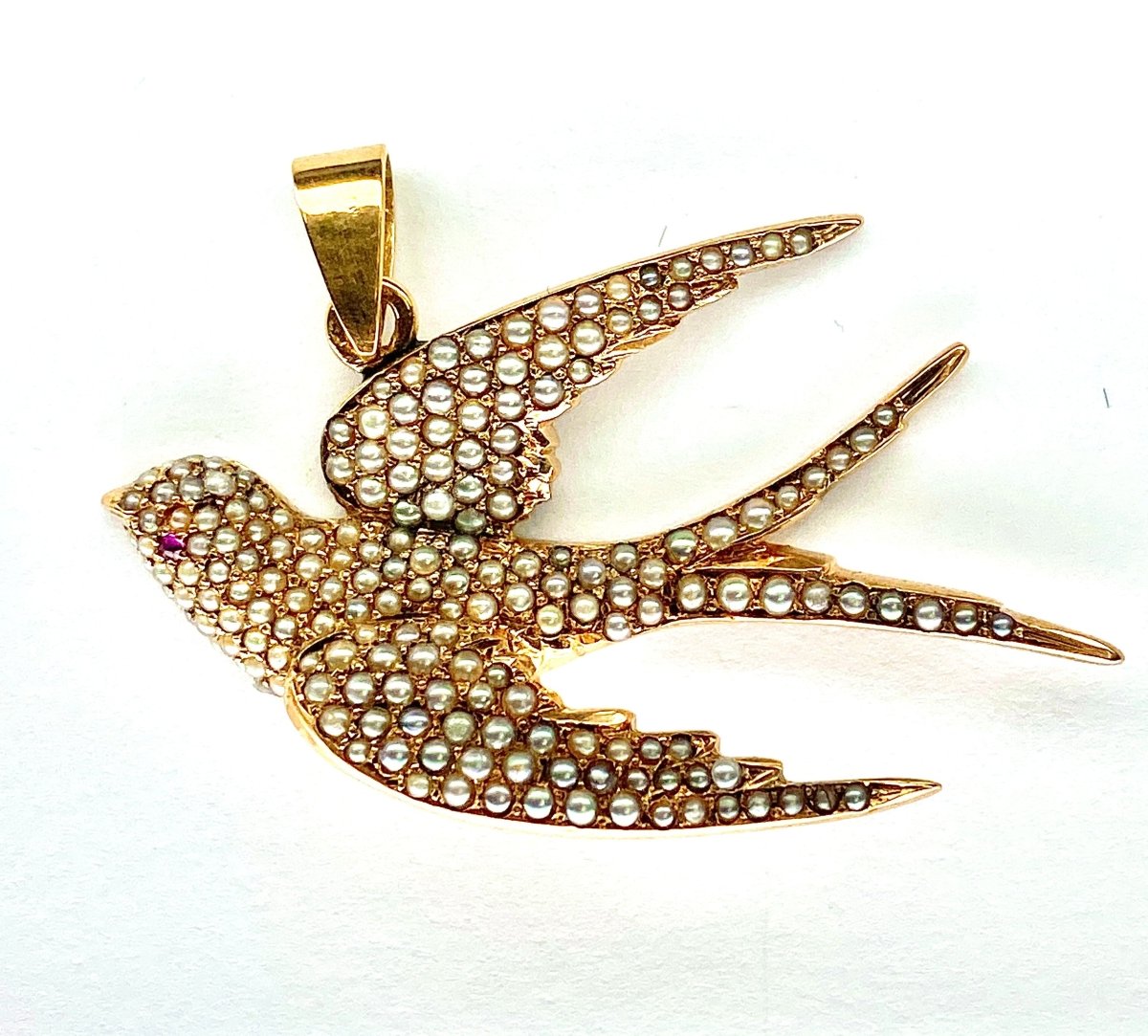 Pendentif en or 18 carats : hirondelle en perles fines et rubis - Castafiore