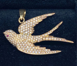 Pendentif en or 18 carats : hirondelle en perles fines et rubis - Castafiore
