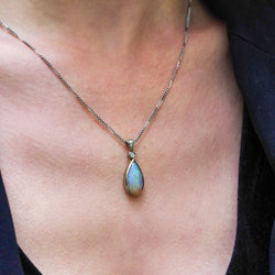 Pendentif en or blanc, opale et diamants - Castafiore