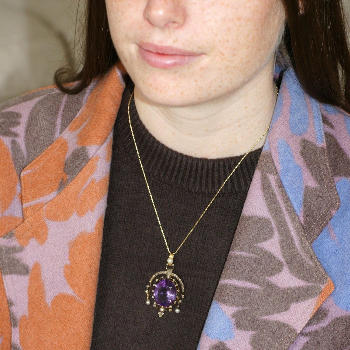 Pendentif en or jaune, argent, améthyste, perle, et diamants - Castafiore