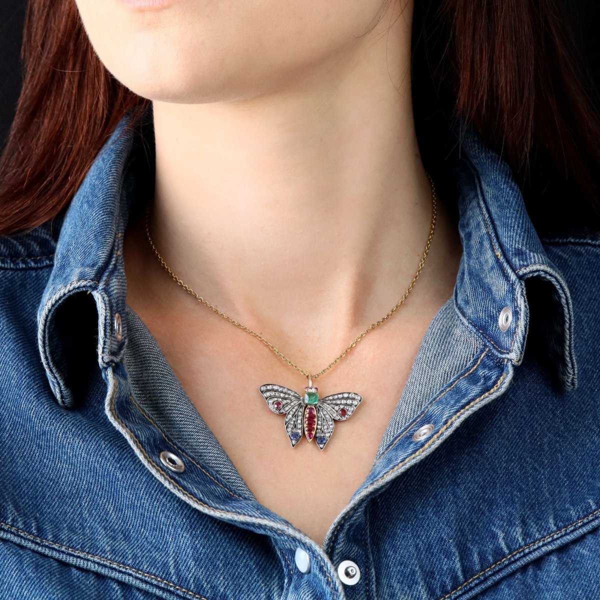 Pendentif en or jaune, argent, émeraude, rubis, saphirs et diamants - Castafiore