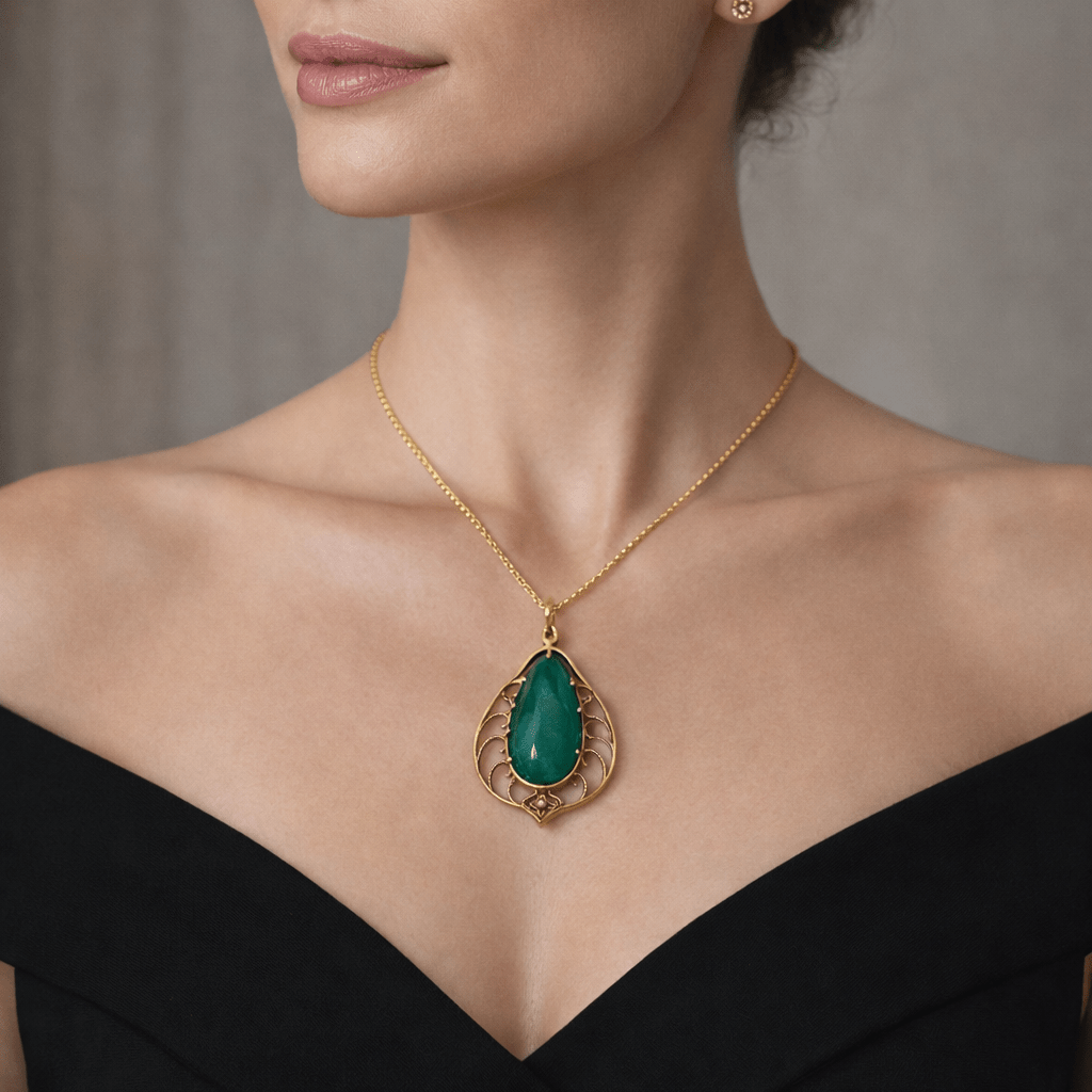 Pendentif en or jaune, émeraude et diamants - Castafiore