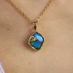 Pendant yellow gold opal boulder