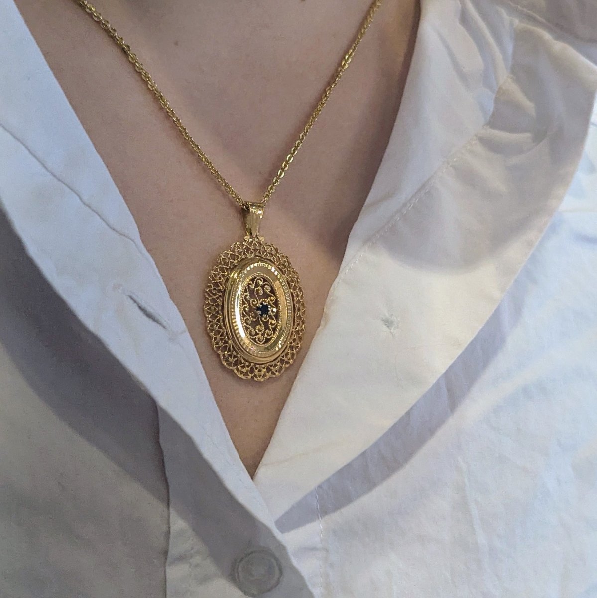 Pendentif en or jaune et pierre bleue - Castafiore