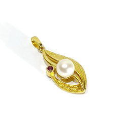Pendentif en or jaune, perle et grenat - Castafiore