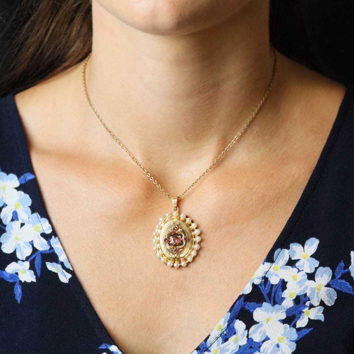 Pendentif en or jaune, perles et grenats - Castafiore