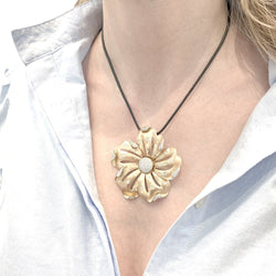 Pendentif "Fleur" or jaune et diamants - Castafiore