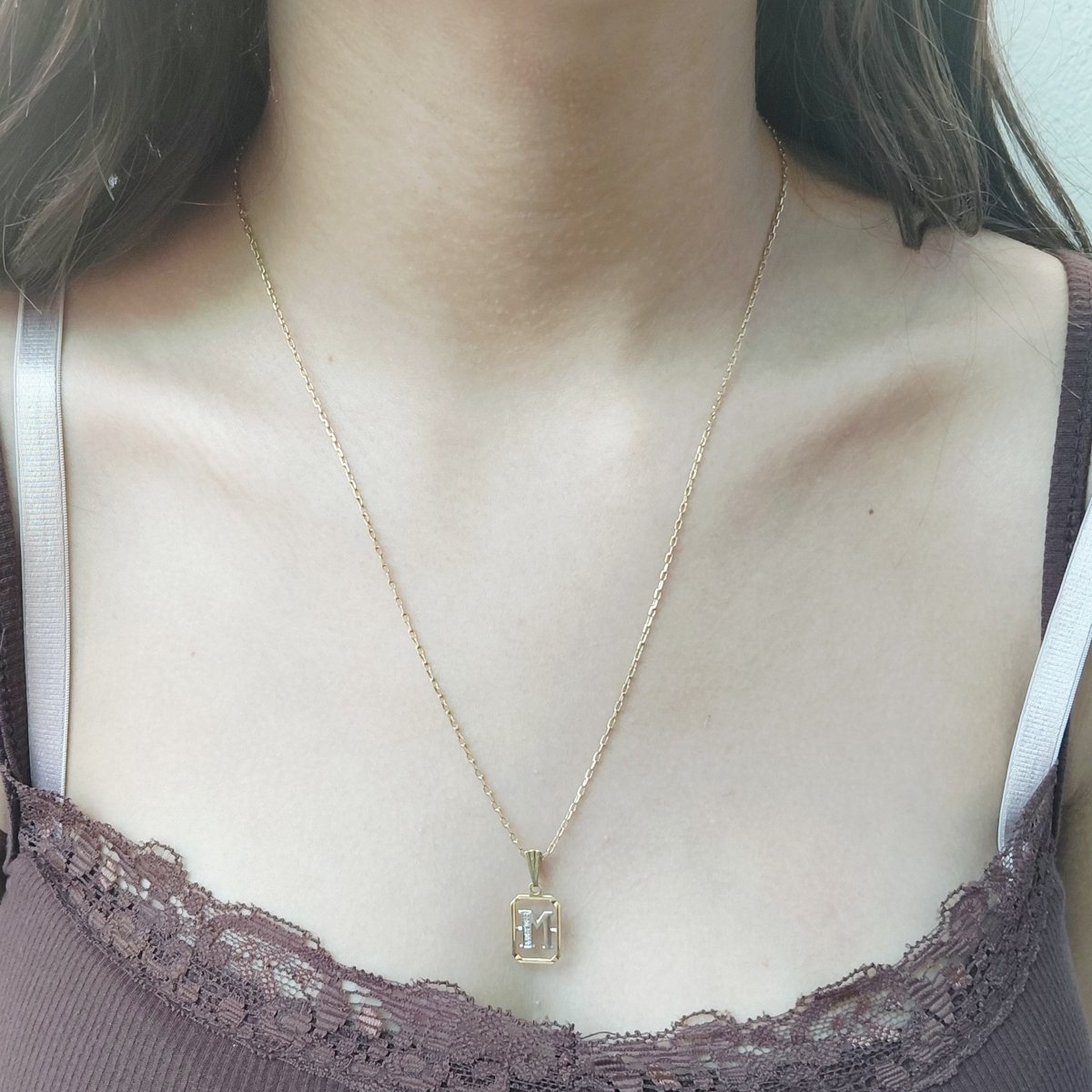 Pendentif “M” en or blanc, or jaune et diamants - Castafiore