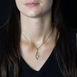 Pendentif or ajouré fleur et sa perle de culture - Castafiore