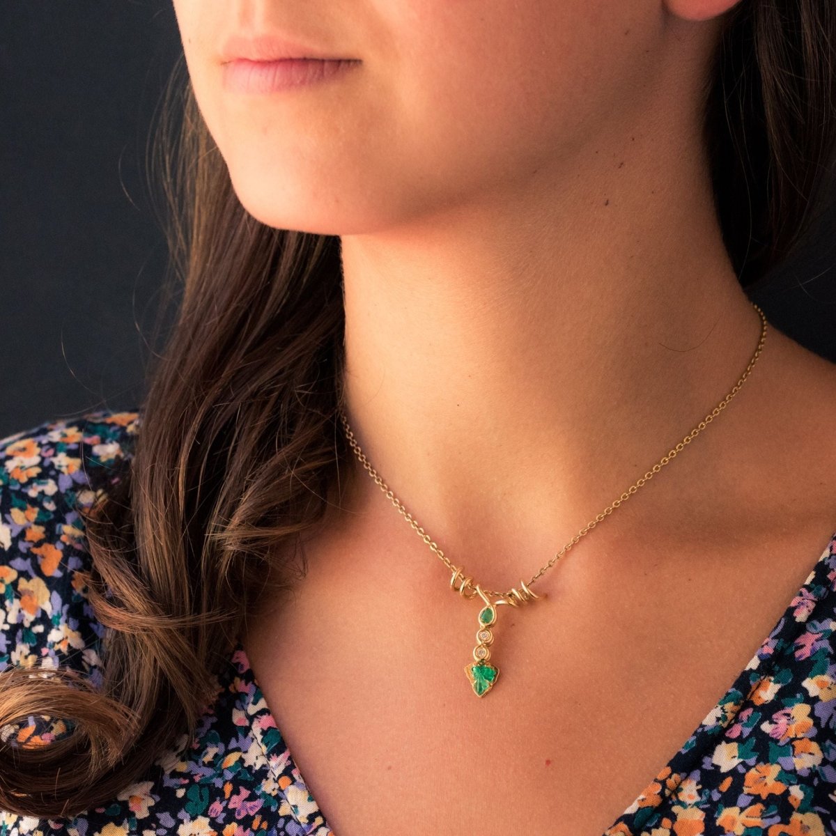 Pendentif or et émeraudes et diamants feuilles de vignes - Castafiore