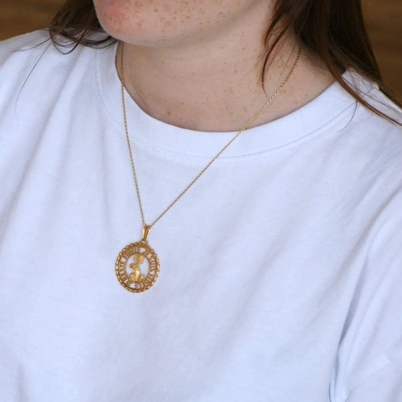 Pendentif Or jaune Caniche Je Suis Fidèle Je Reste Fidèle - Castafiore