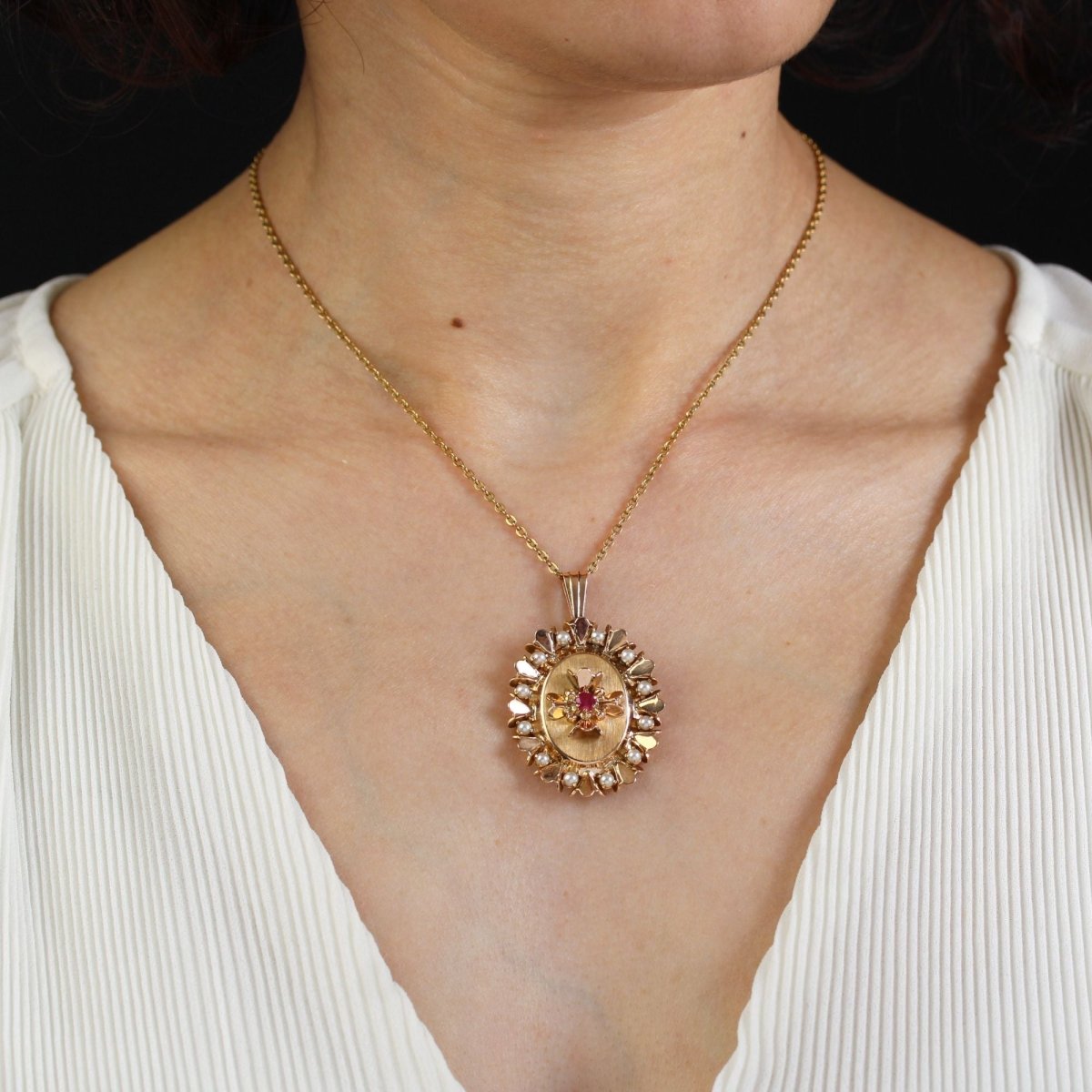 Pendentif rétro en or jaune perles de culture et rubis de synthèse - Castafiore