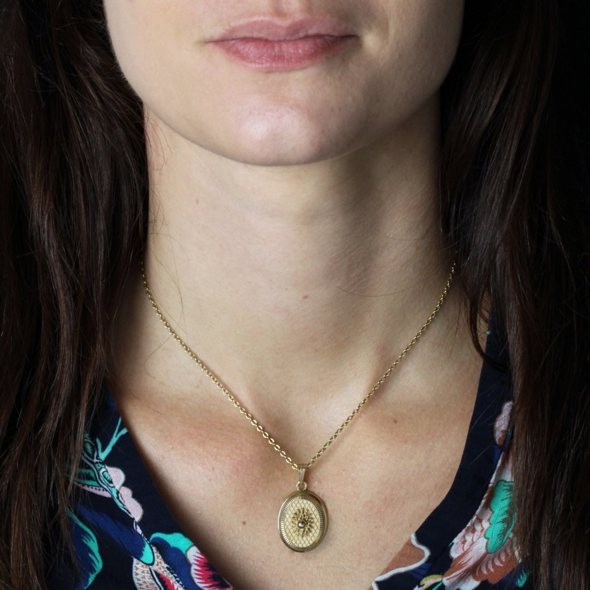 Pendentif rétro ovale en or jaune et perle - Castafiore