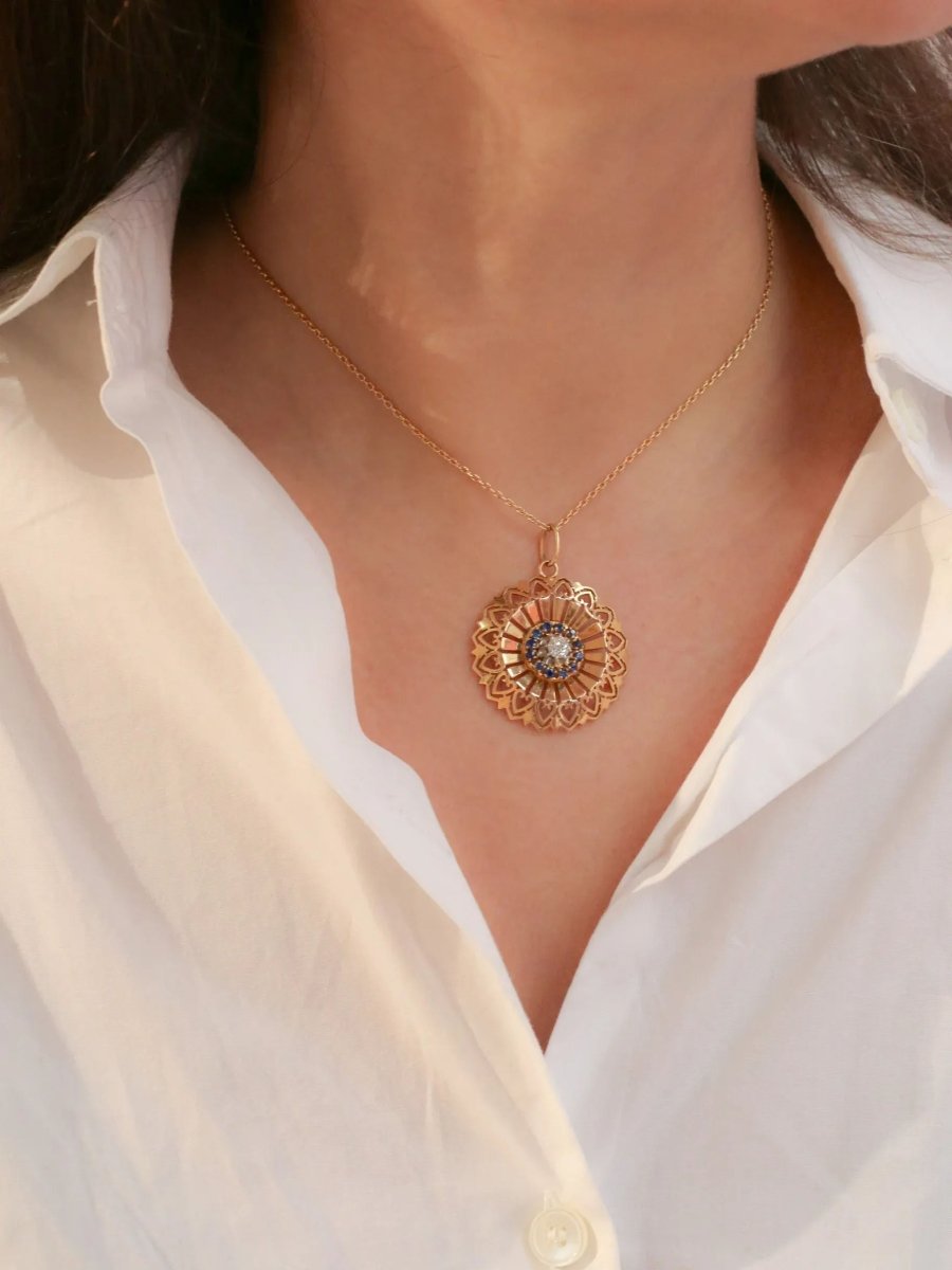 Pendentif rond vintage en or jaune, diamant et saphirs - Castafiore