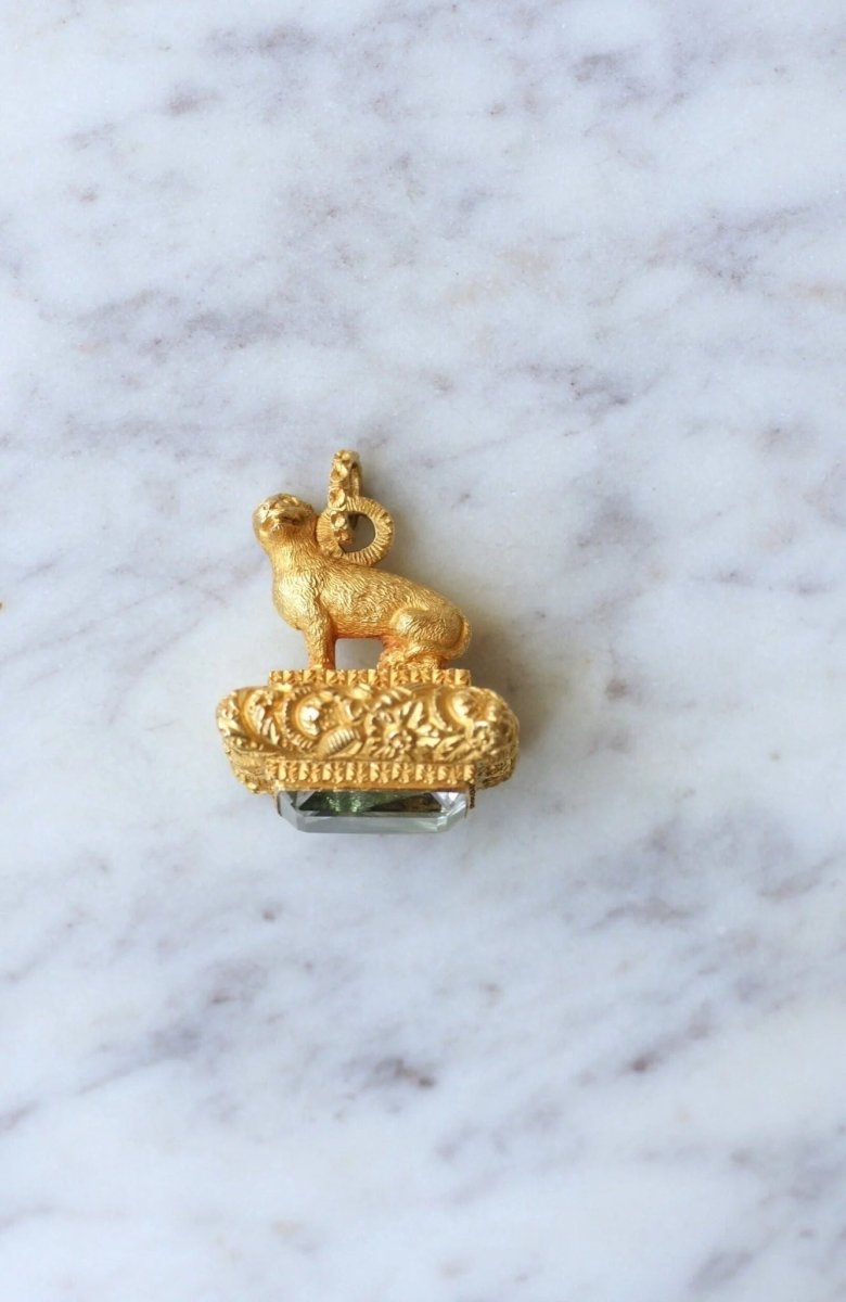 Pendentif, sceau Ancien, lion en or et aigue marine - Castafiore